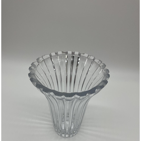 Crystal Glass Vase Fluted Ribbed 8.5" Tall Modern Elegant Centerpiece Vintage - Picture 2 of 8